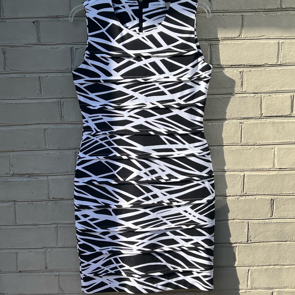 NWOT Calvin Klein Size 8 Black & White Bandage Dress - Picture 11 of 11